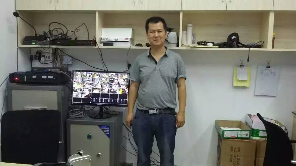 热烈祝贺优爱惠连锁超市闭路监控系统安装完毕并交付使用